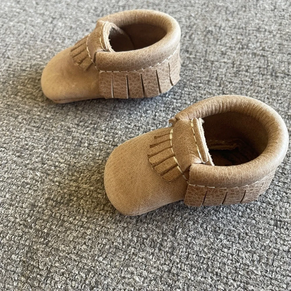 Size 0 Natural Tan Freshly Picked Baby Moccasins EUC Boy Girl Gender Neutral